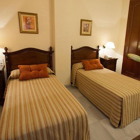 Hotel Gran Avenida Кория-дель-Рио Экстерьер фото