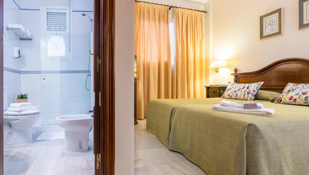 Hotel Gran Avenida Кория-дель-Рио Экстерьер фото