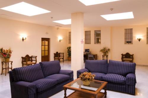 Hotel Gran Avenida Кория-дель-Рио Экстерьер фото