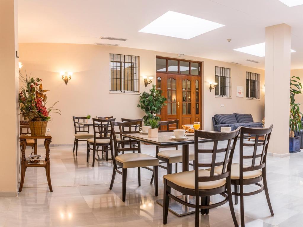 Hotel Gran Avenida Кория-дель-Рио Экстерьер фото