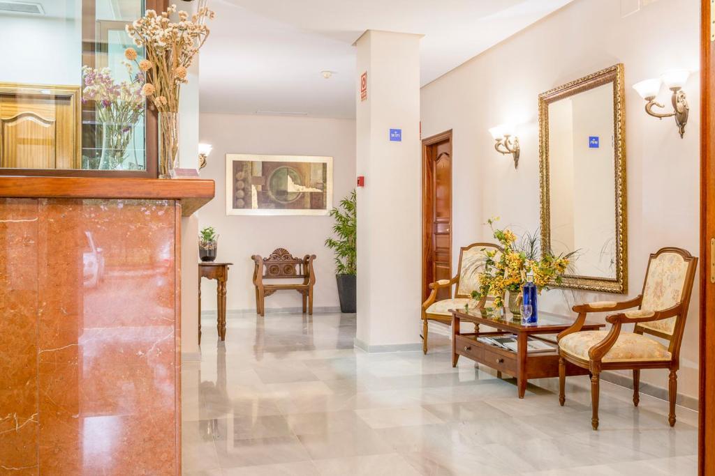 Hotel Gran Avenida Кория-дель-Рио Экстерьер фото