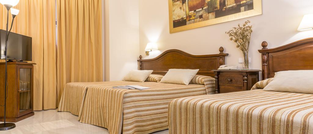 Hotel Gran Avenida Кория-дель-Рио Экстерьер фото