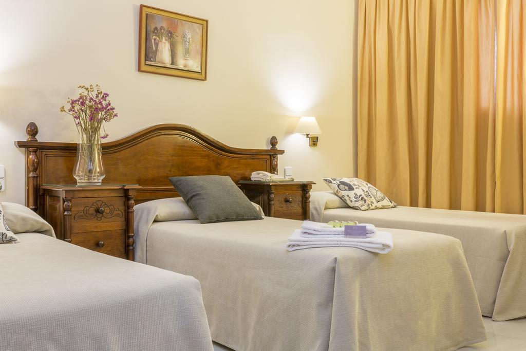 Hotel Gran Avenida Кория-дель-Рио Экстерьер фото