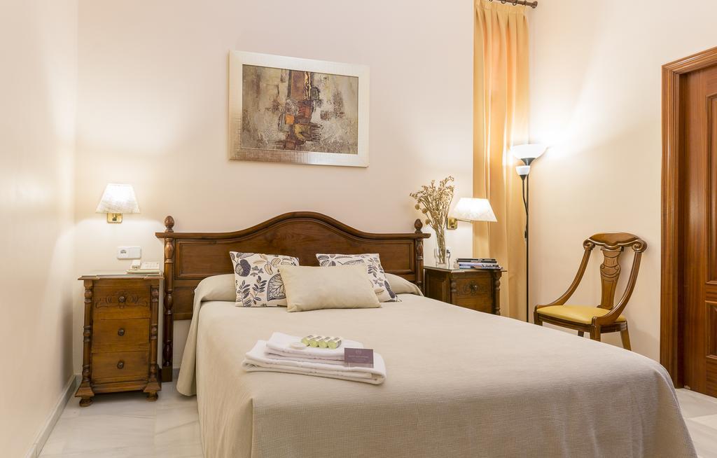 Hotel Gran Avenida Кория-дель-Рио Экстерьер фото
