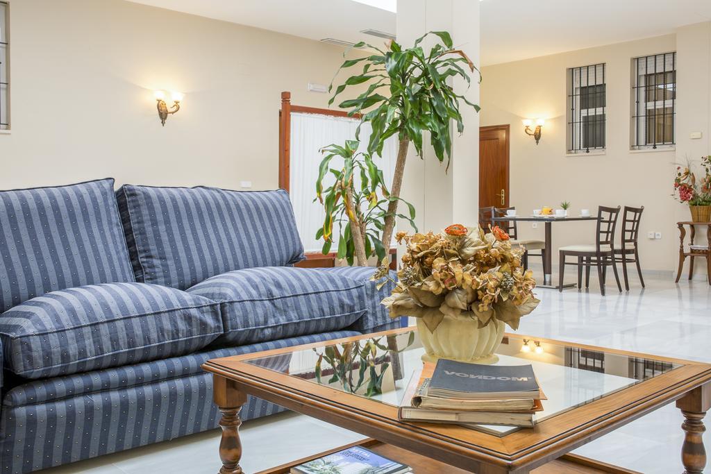 Hotel Gran Avenida Кория-дель-Рио Экстерьер фото