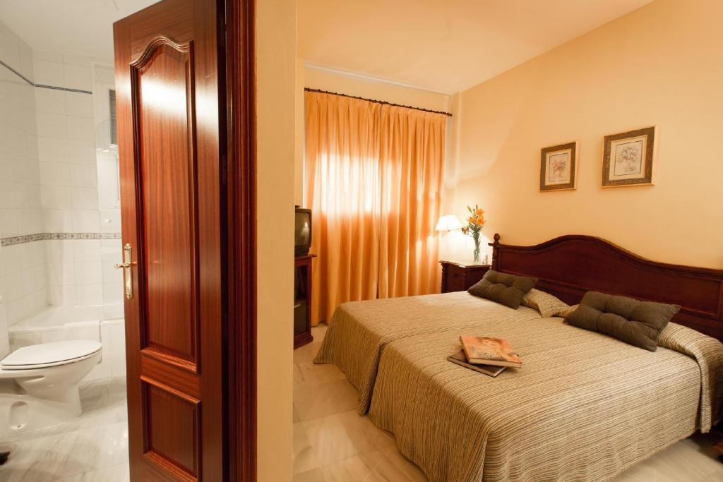 Hotel Gran Avenida Кория-дель-Рио Номер фото