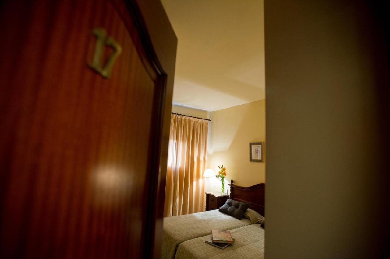 Hotel Gran Avenida Кория-дель-Рио Экстерьер фото