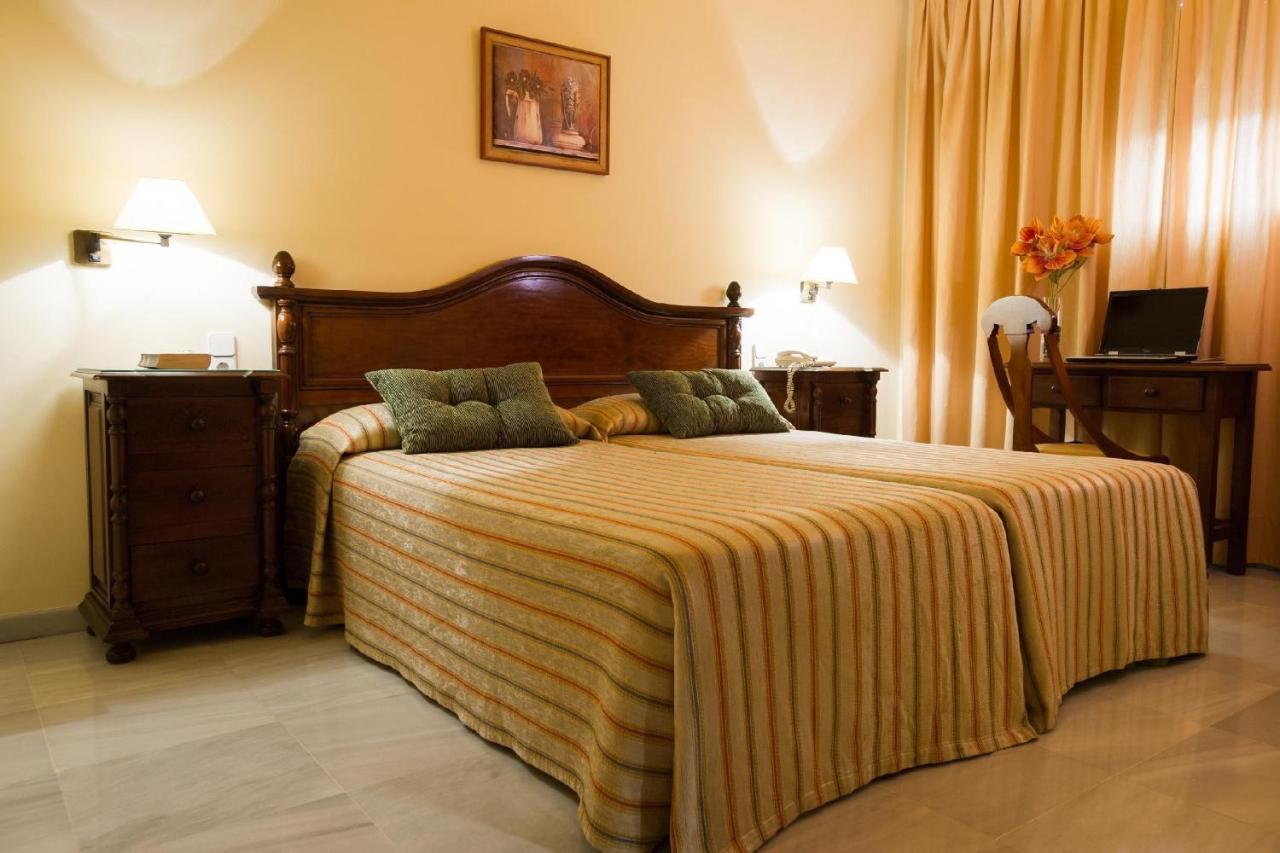 Hotel Gran Avenida Кория-дель-Рио Экстерьер фото